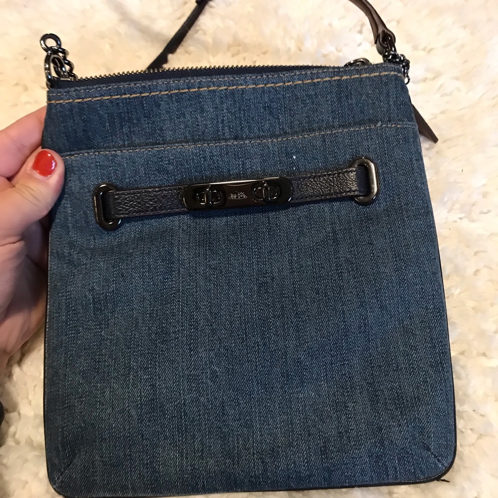 Coach swagger swing back cross body bag